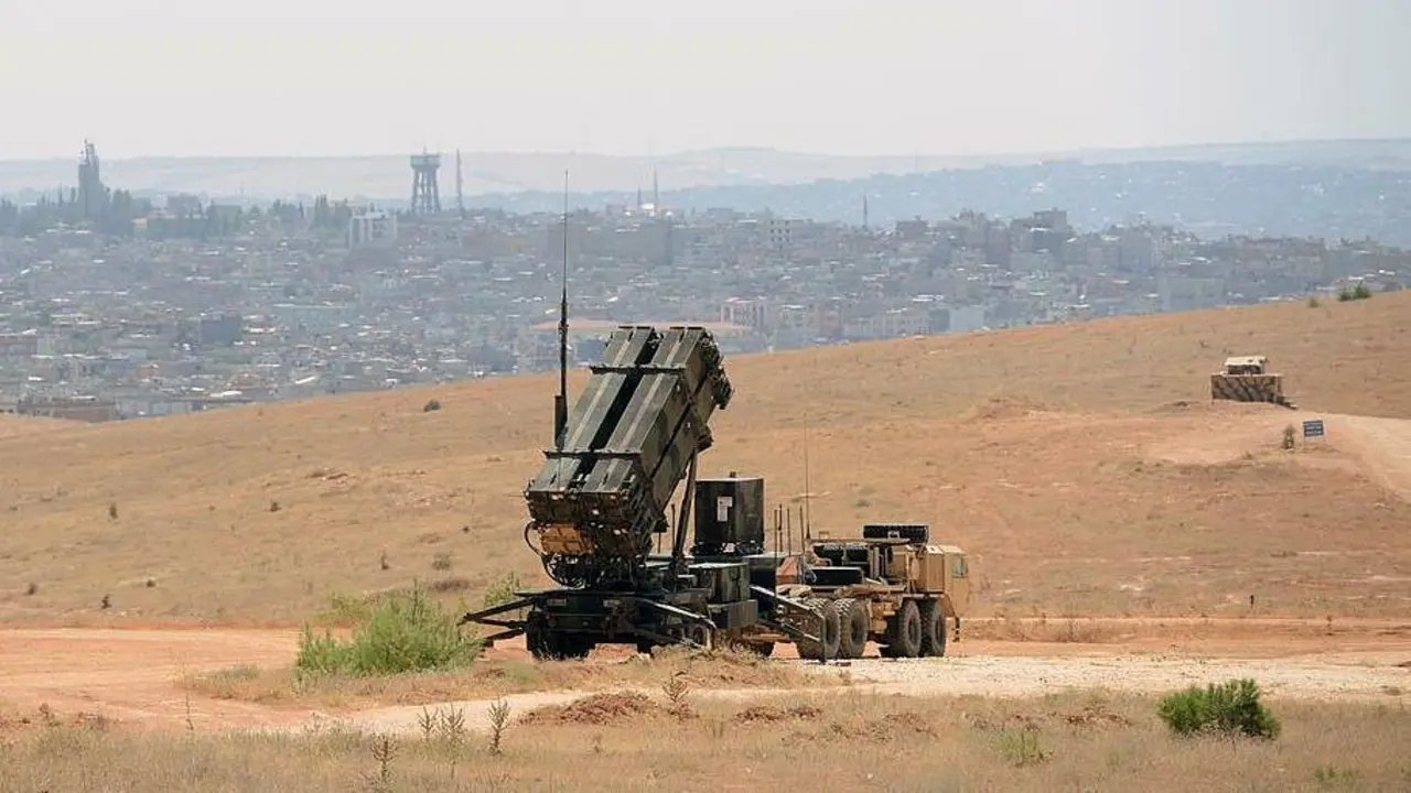 NATO lần đầu bắn hạ tên lửa Iran